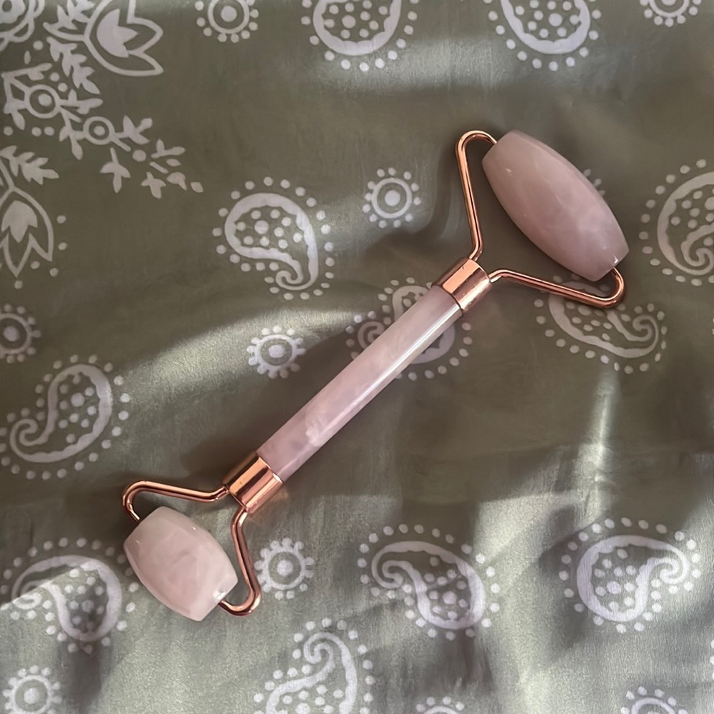 Genuine rose quartz face roller